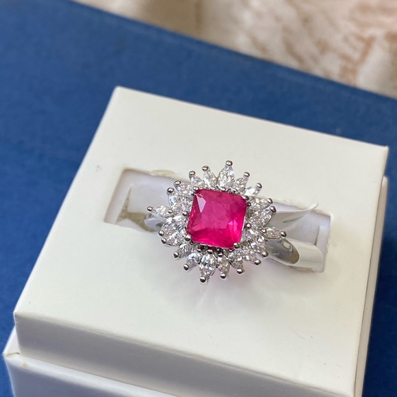 Princess cut Fusion Hot Pink Quartz Ring - Picture 11 of 14